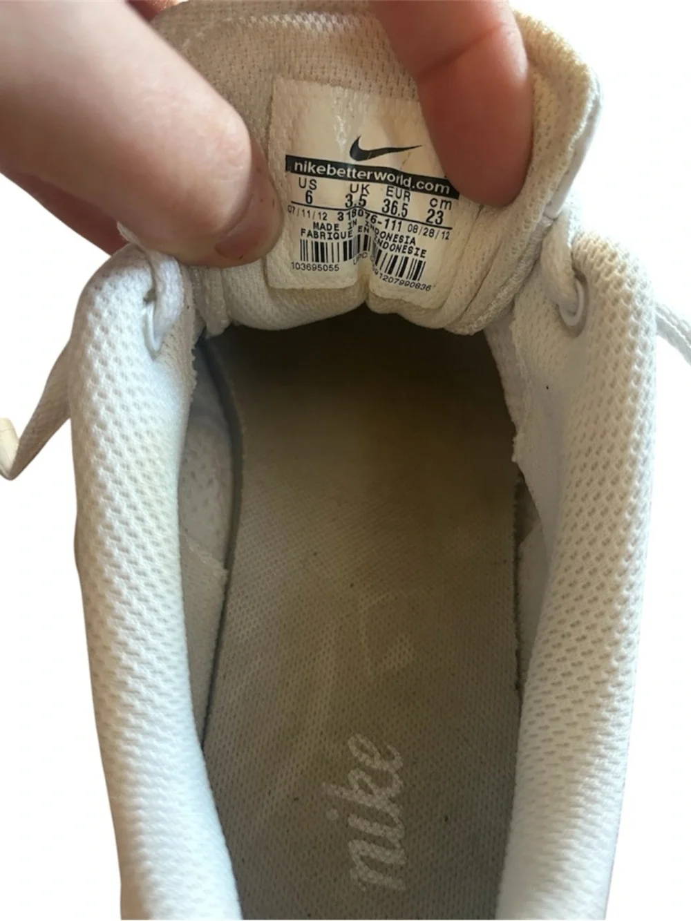 Nike White Non-marking Lace Up Sneakers, Size 6 - Picture 6 of 7